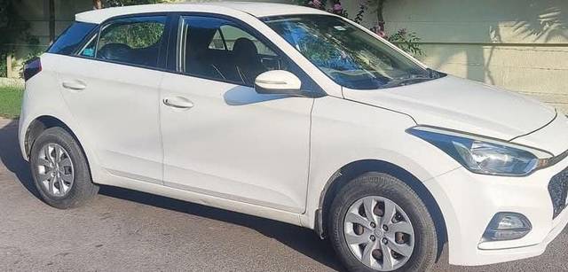 https://images10.gaadi.com/usedcar_image/4555805/original/357038532b8a918c372f049a77a247ca.jpg?imwidth=6400