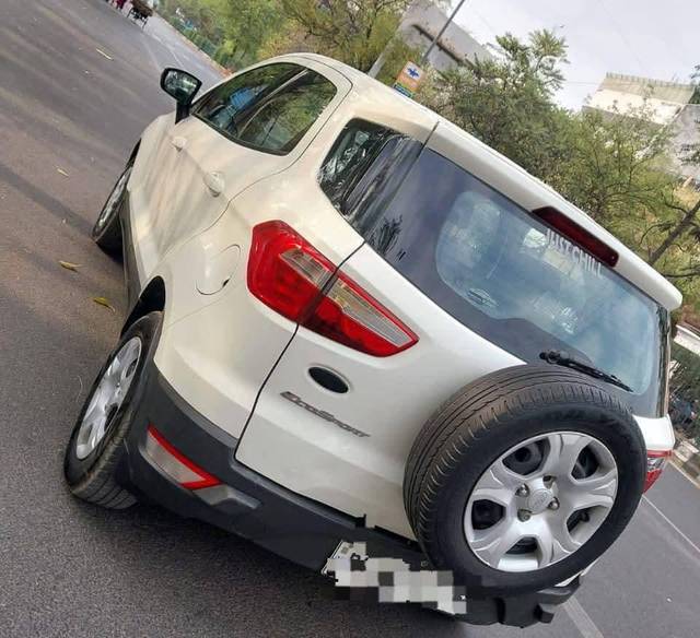https://images10.gaadi.com/usedcar_image/4555810/original/processed_09903234d9f2f24bc5a6f55202847dd0.jpg?imwidth=6402