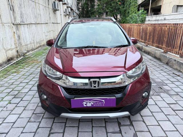 https://images10.gaadi.com/usedcar_image/4555829/original/processed_0243a4f3e89eedadf62464c6fd1addbf.jpg?imwidth=6402