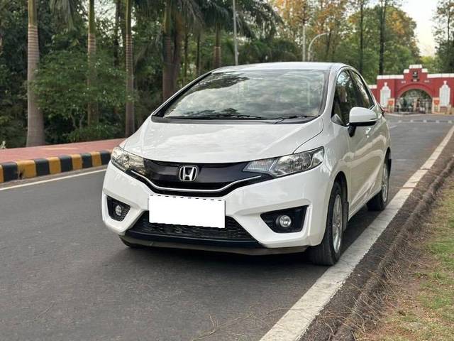 https://images10.gaadi.com/usedcar_image/4555832/original/processed_eafc89c6-b4b4-476b-8f15-56f9dce10409.jpeg?imwidth=6402