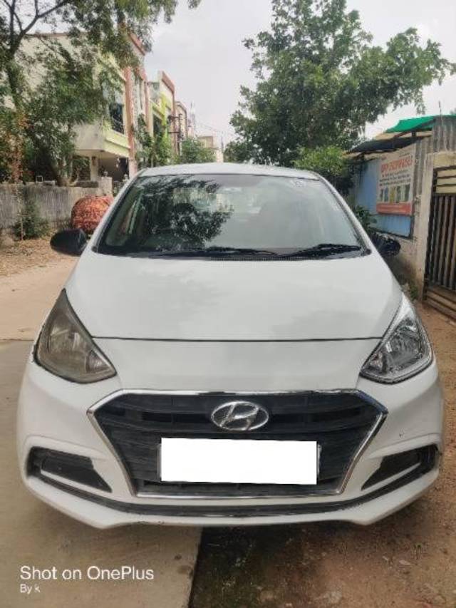 https://images10.gaadi.com/usedcar_image/4555833/original/processed_e3b47134-619e-48d8-bfa8-3cd86f0cf76b.jpg?imwidth=6402