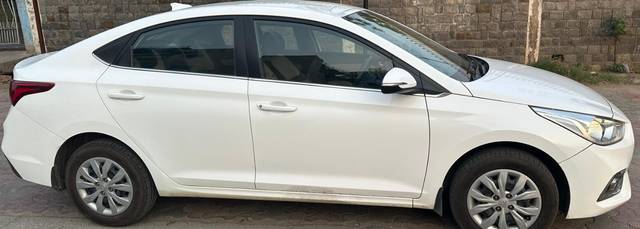 https://images10.gaadi.com/usedcar_image/4555841/original/4c8e6efc40e8b02d27732220712fc6bf.jpg?imwidth=6400