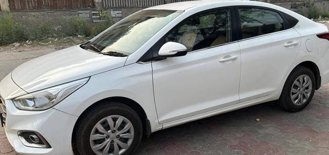 https://images10.gaadi.com/usedcar_image/4555841/original/processed_c57496ceaf52761f6fa2ed4c620d3f1a.jpg?imwidth=6402