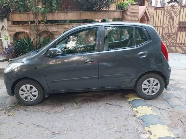 https://images10.gaadi.com/usedcar_image/4555912/original/processed_2c189785-02b5-4019-8387-48a04670897d.jpg?imwidth=6402