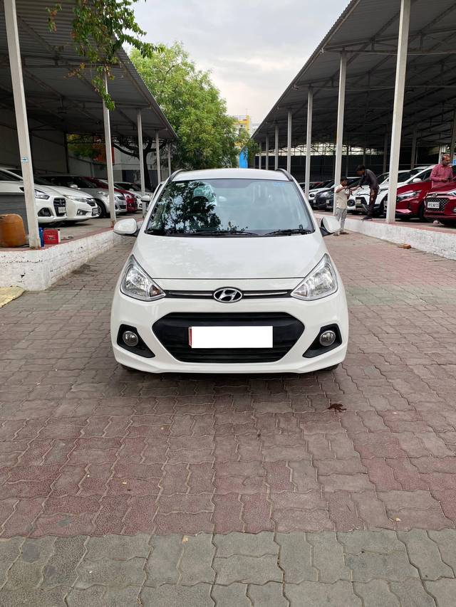 https://images10.gaadi.com/usedcar_image/4555913/original/processed_591671b5-b816-416f-8c29-011778f2867d.jpg?imwidth=6402