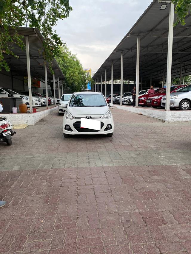 https://images10.gaadi.com/usedcar_image/4555913/original/processed_894bde35-dfdf-4571-bb7e-d152028bb9fc.jpg?imwidth=6400