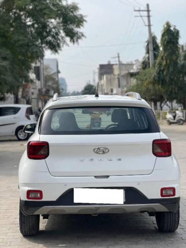 https://images10.gaadi.com/usedcar_image/4555914/original/processed_30925fe3-e8a1-440f-a5cf-5ba294e498ab.jpeg?imwidth=6401