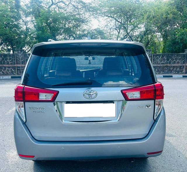 https://images10.gaadi.com/usedcar_image/4555923/original/processed_a7282fe3dc074b5e0e706e9135c65c1e.jpg?imwidth=6402