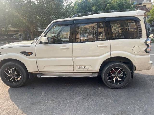 https://images10.gaadi.com/usedcar_image/4555936/original/processed_370d4bc0-94c2-4f70-92ba-e621d82af9a8.jpeg?imwidth=6400