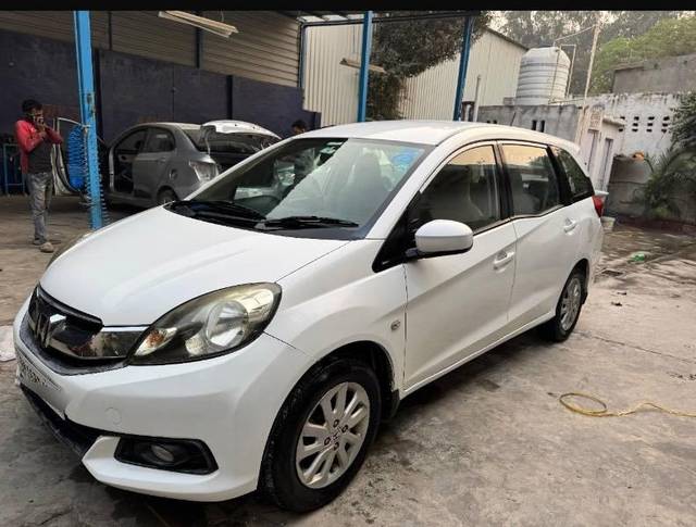 https://images10.gaadi.com/usedcar_image/4555941/original/processed_e6f61f54-4a3c-43c6-a3cd-a44c8f249946.jpeg?imwidth=6400