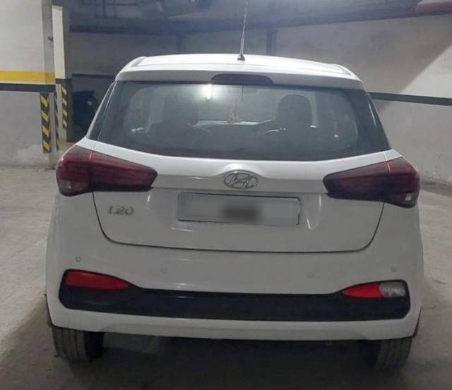 https://images10.gaadi.com/usedcar_image/4555942/original/processed_dae7ac99-24b7-4176-855c-160f01b0c674.jpg?imwidth=6401