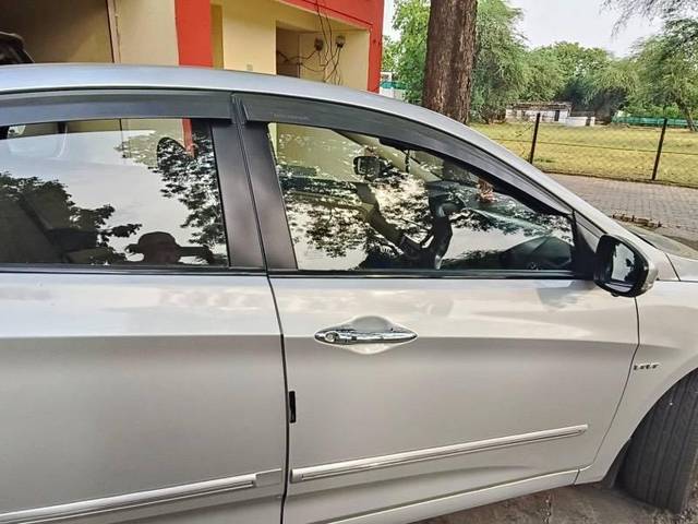https://images10.gaadi.com/usedcar_image/4555991/original/processed_4d533c00-743a-4f5a-bf56-ef5a408e9e42.jpeg?imwidth=6400