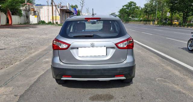 https://images10.gaadi.com/usedcar_image/4556000/original/processed_13d8d85b79d47642ae79802e3be8a1d2.jpg?imwidth=6401