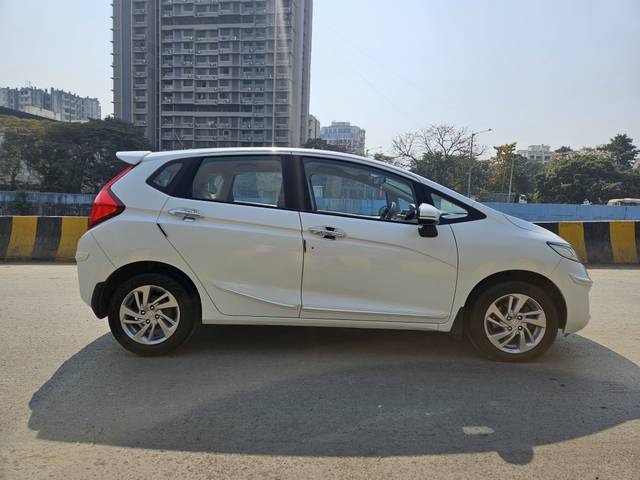 https://images10.gaadi.com/usedcar_image/4556004/original/209d947d3b35aa6eb95eb45eab85d0d4.jpg?imwidth=6401
