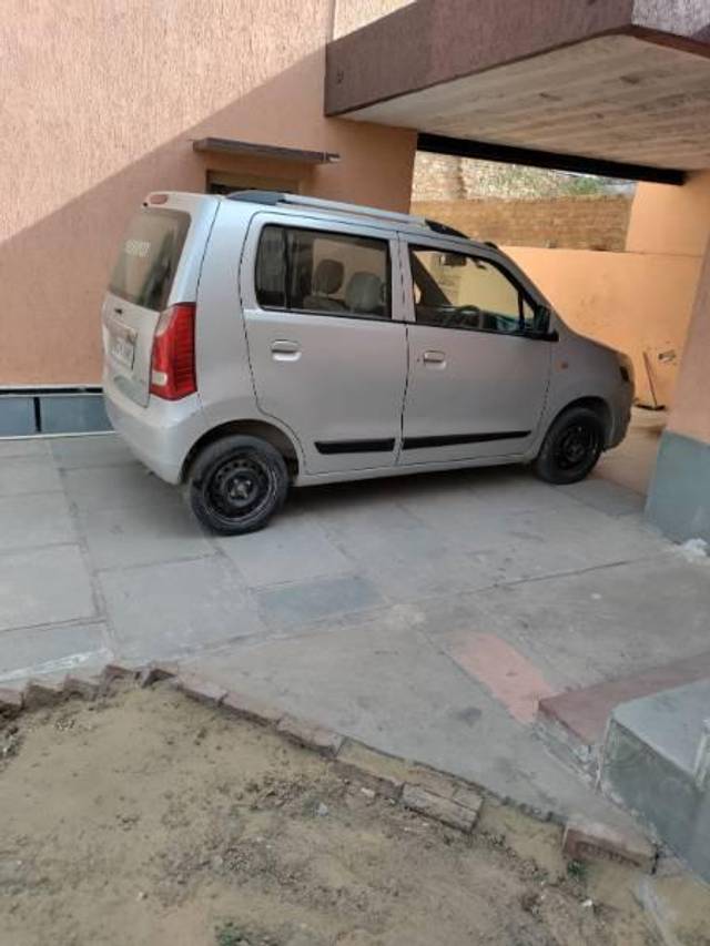 https://images10.gaadi.com/usedcar_image/4556020/original/processed_521ac6e5-a17b-4d7e-9d83-203d248fb5fc.jpg?imwidth=6401