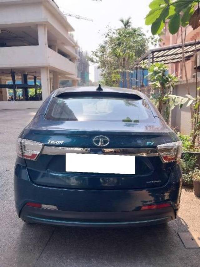 https://images10.gaadi.com/usedcar_image/4556037/original/processed_e89da18b-c054-4afc-9624-d5b9468b30ee.jpeg?imwidth=6400