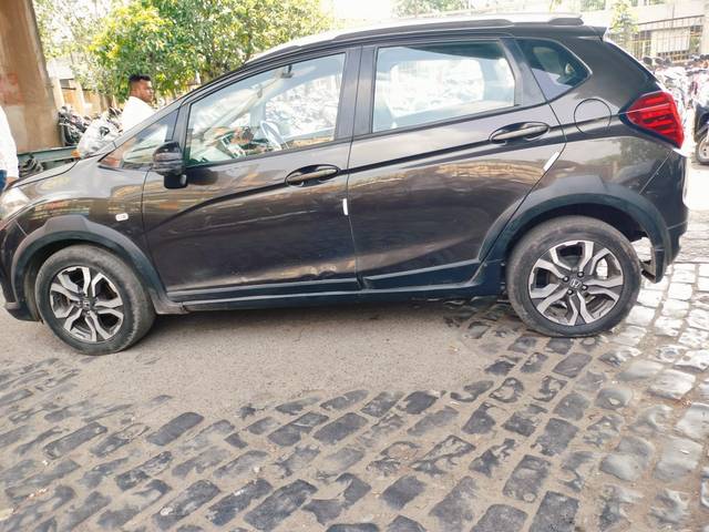 https://images10.gaadi.com/usedcar_image/4556049/original/b6873a73-c68e-4249-b80b-59d06dec15f3.jpg?imwidth=6401
