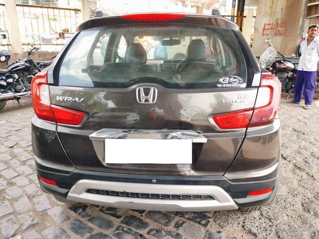 https://images10.gaadi.com/usedcar_image/4556049/original/processed_50e69ef3-faf6-4a2e-9eae-156d918b71fb.jpg?imwidth=6400