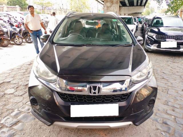 https://images10.gaadi.com/usedcar_image/4556049/original/processed_9684f470-7837-4205-9d2f-0acf451b1951.jpg?imwidth=6402