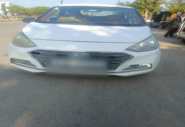 https://images10.gaadi.com/usedcar_image/4556053/original/c93dc586-9481-4e05-acf2-5d69776a9384.?imwidth=6400