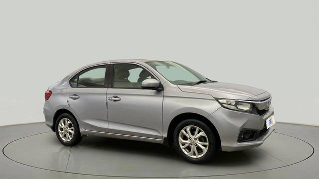 https://images10.gaadi.com/usedcar_image/4556076/original/7579902784ee0ab026c0c1fb738021e8.jpg?imwidth=6400