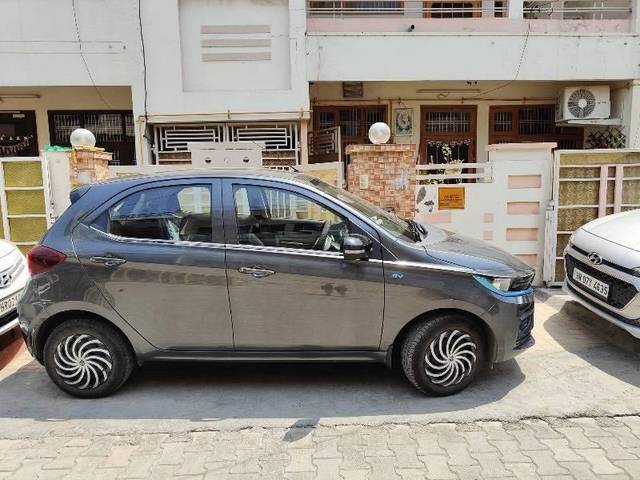 https://images10.gaadi.com/usedcar_image/4556078/original/processed_56609770-ec93-4751-b3ee-2f3d1c6bcb1a.jpeg?imwidth=6400