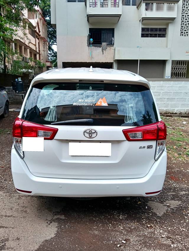 https://images10.gaadi.com/usedcar_image/4556093/original/processed_defbc30f-0421-45ee-9b7b-4f87fddb427f.jpg?imwidth=6401