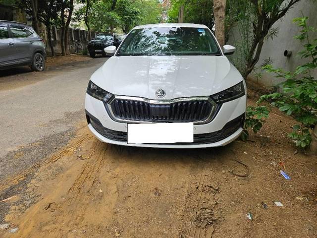 https://images10.gaadi.com/usedcar_image/4556130/original/processed_486c53e4-9776-47cd-ba35-cf32f978b8ab.jpg?imwidth=6402