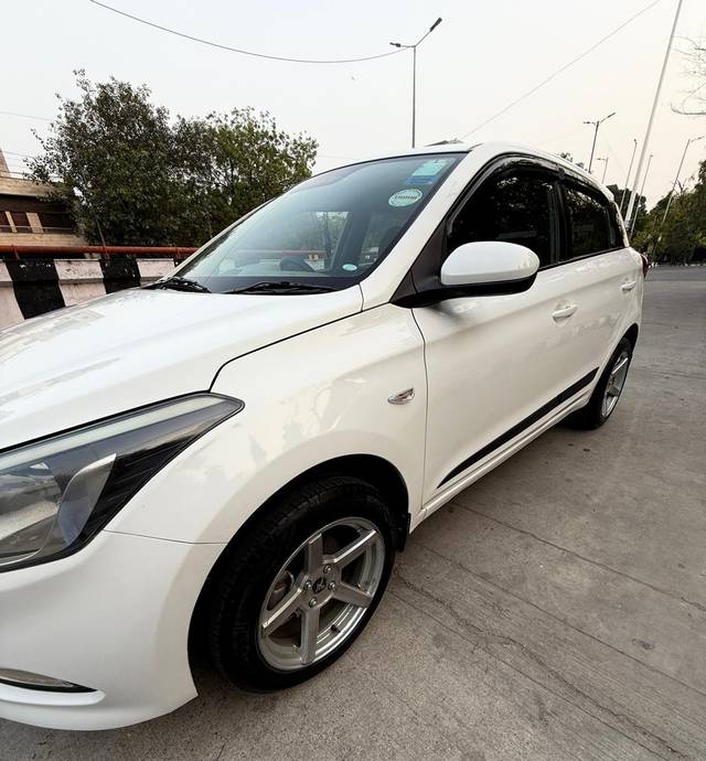https://images10.gaadi.com/usedcar_image/4556164/original/81cff115580d0e10b1e3682d74233c0f.jpg?imwidth=6400