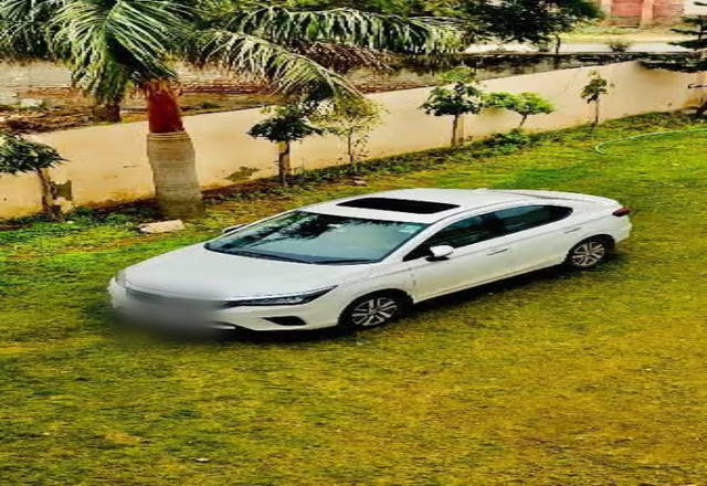 https://images10.gaadi.com/usedcar_image/4556171/original/45fa421b-71ba-4dda-809f-928dd87b45c9.?imwidth=6402