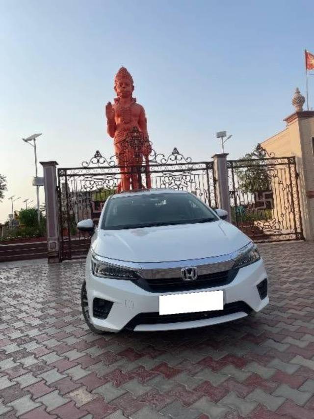 https://images10.gaadi.com/usedcar_image/4556171/original/processed_59b5d335-b973-448b-b6dd-26188e099086.jpeg?imwidth=6400