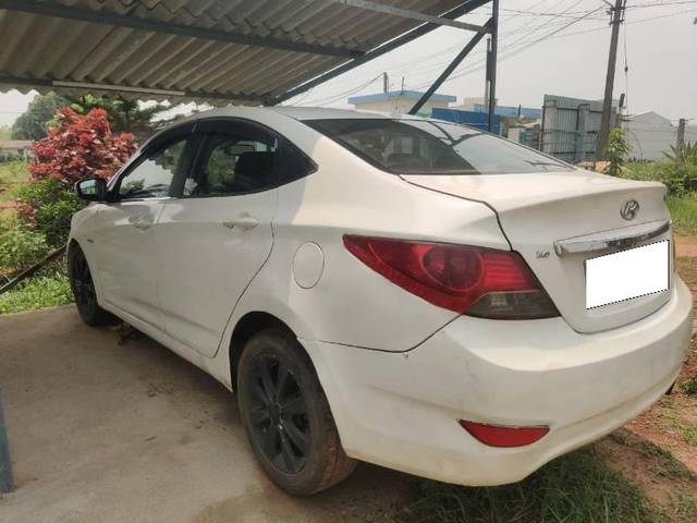 https://images10.gaadi.com/usedcar_image/4556239/original/processed_e3e7240b-3d3f-44f9-9e49-9a78a4f7b9a6.jpg?imwidth=6401