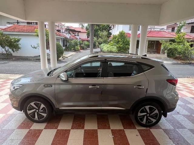 https://images10.gaadi.com/usedcar_image/4556254/original/processed_a94d2303-d1d0-4a1d-bdec-485925546c42.jpeg?imwidth=6400