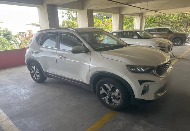https://images10.gaadi.com/usedcar_image/4556302/original/39b9a9a8-e55e-40b3-869e-f49d52f030cf.?imwidth=6400