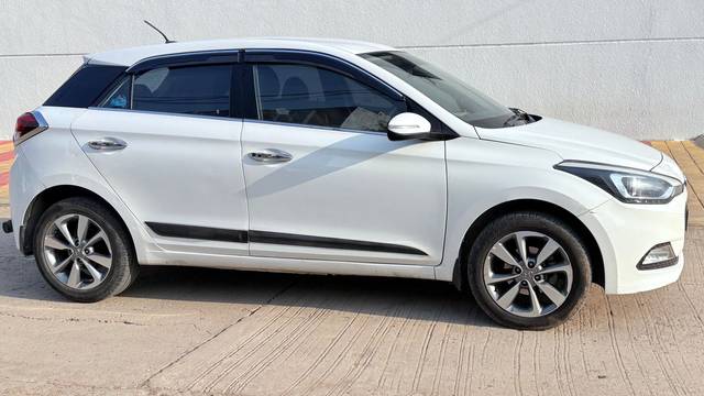 https://images10.gaadi.com/usedcar_image/4556324/original/fff5382831fdb78a5b0054e433198ba3.jpeg?imwidth=6401