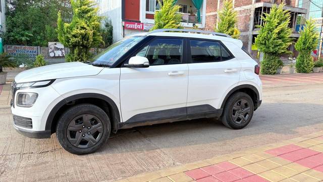 https://images10.gaadi.com/usedcar_image/4556335/original/processed_43c6fa9ff08b46c5496b1333f48ba94f.jpeg?imwidth=6402