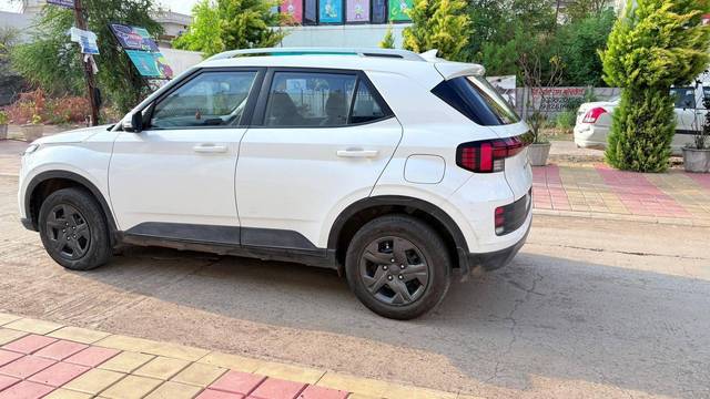 https://images10.gaadi.com/usedcar_image/4556335/original/processed_a621d2e286d912386095b40bae00c7d8.jpeg?imwidth=6401