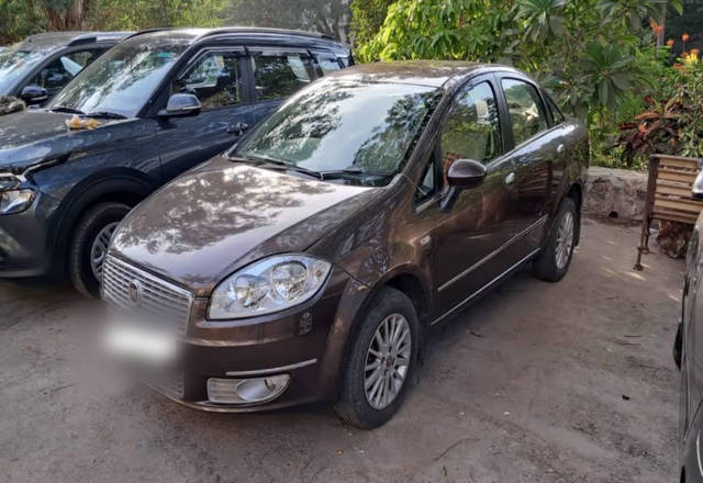 https://images10.gaadi.com/usedcar_image/4556337/original/c83efb8a-04a2-4158-9916-20fa473ae0b4.?imwidth=6400