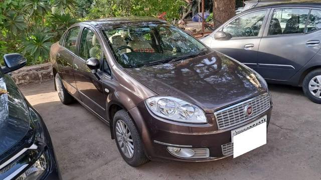 https://images10.gaadi.com/usedcar_image/4556337/original/processed_256a8032-5ffa-4c6b-a5da-a543d7d4bfa1.jpg?imwidth=6400
