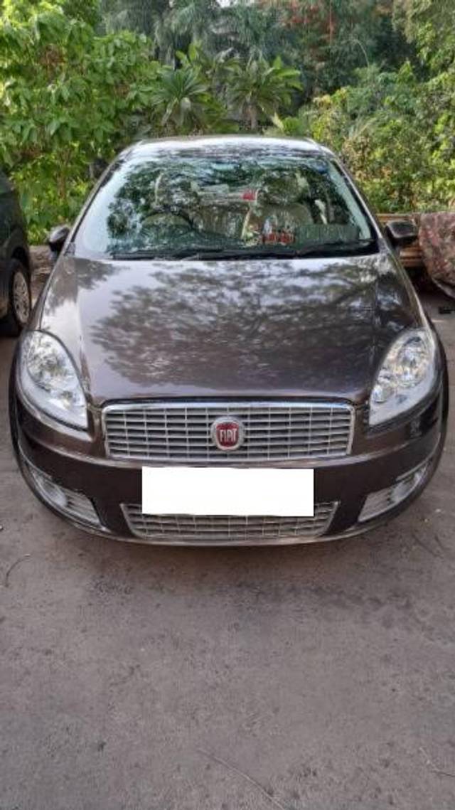 https://images10.gaadi.com/usedcar_image/4556337/original/processed_8c02243e-8b61-4c98-8a78-4edd0c576a75.jpg?imwidth=6402