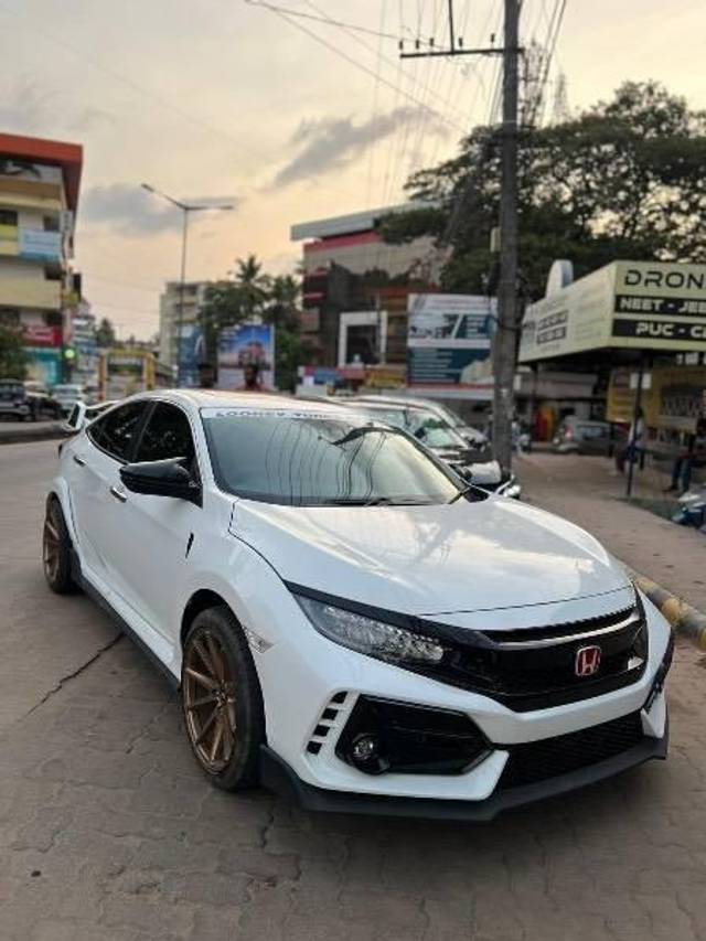 https://images10.gaadi.com/usedcar_image/4556379/original/processed_c1d7a967-7f04-4073-b8e0-fefd2e031109.jpeg?imwidth=6400