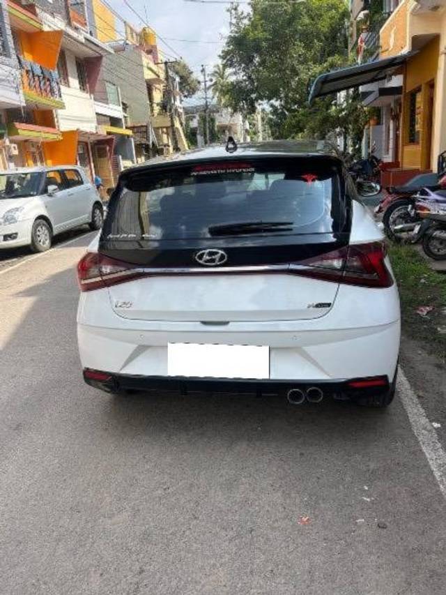 https://images10.gaadi.com/usedcar_image/4556441/original/processed_9e15b453-8abf-4472-8bba-159ba540646b.jpeg?imwidth=6401