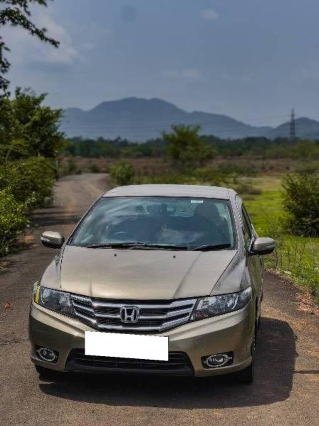 https://images10.gaadi.com/usedcar_image/4556519/original/processed_ca85b3b2-900c-4e61-9f51-09e87793258a.jpeg?imwidth=6400