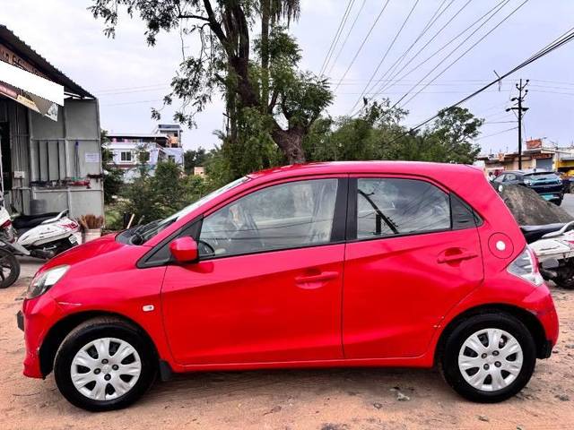 https://images10.gaadi.com/usedcar_image/4556531/original/processed_3a33b115-7f9a-4105-9804-93923340a3f5.jpeg?imwidth=6401