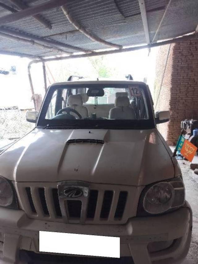 https://images10.gaadi.com/usedcar_image/4556552/original/processed_73ea8899-f158-4a2b-af01-87a502aaaa83.jpg?imwidth=6400