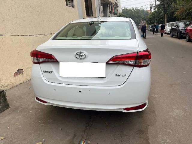 https://images10.gaadi.com/usedcar_image/4556554/original/processed_fcb84558-8f66-4cb7-926b-0eaa2e91b3b1.jpeg?imwidth=6402