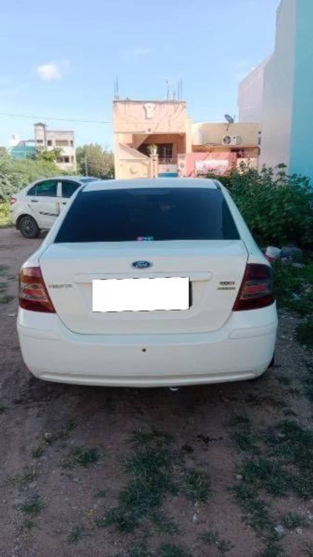 https://images10.gaadi.com/usedcar_image/4556571/original/processed_5b79f61d-bec4-4bb3-b60f-7b5257ae7eee.jpeg?imwidth=6401