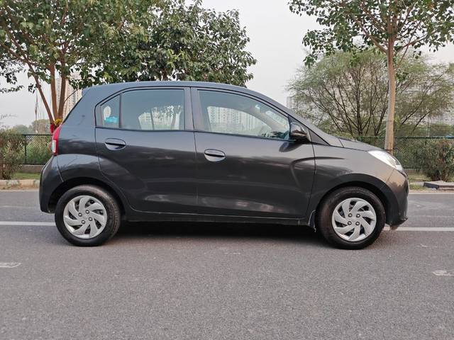 https://images10.gaadi.com/usedcar_image/4556575/original/beb6f0675adb7933842ee412fe5df030.jpg?imwidth=6401