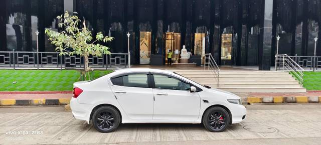 https://images10.gaadi.com/usedcar_image/4556596/original/processed_8ac626170ef91fcce2410522df98aa29.jpg?imwidth=6402