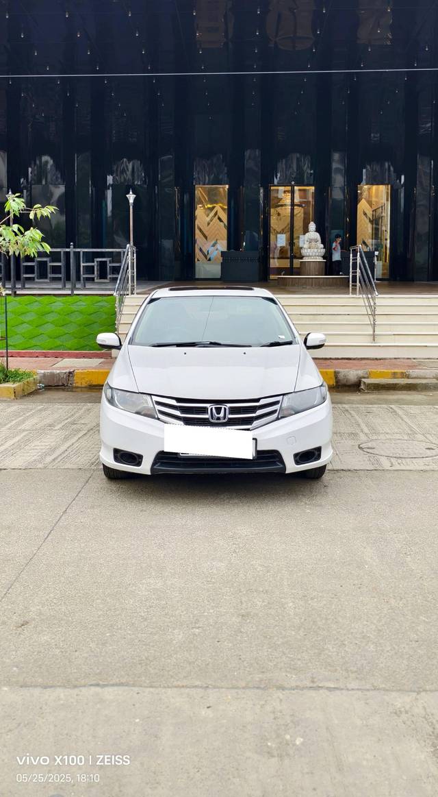 https://images10.gaadi.com/usedcar_image/4556596/original/processed_9378de242ac426cb0ced8abb1d041720.jpg?imwidth=6400